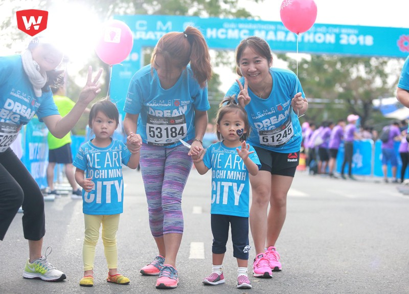 Đặc biệt tại HCMC Marathon 2018 có sự xuất hiện của những ''chân chạy'' tí hon chỉ mới 2, 3 tuổi vô cùng dễ thương. Đặc biệt tại HCMC Marathon 2018 có sự xuất hiện của những ''chân chạy'' tí hon chỉ mới 2, 3 tuổi vô cùng dễ thương.