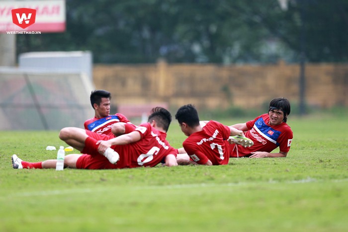 Buổi tập đầu tiên của U22 VN tại Hà Nội sáng 4-5 là lần đầu tiên tiền vệ Tuấn Anh xuất hiện tại một đội tuyển bóng đá VN sau gần 6 tháng chữa trị chấn thương đầu gối phải. 