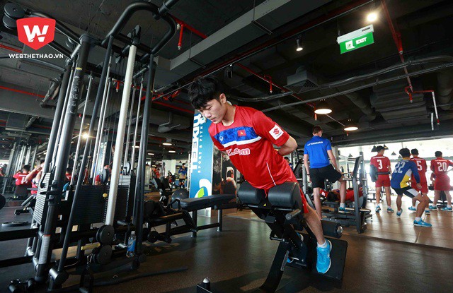 Việc tập như n&agrave;y c&oacute; vẻ ''hơi buồn'' so với sự s&ocirc;i nổi của c&aacute;c ch&acirc;n s&uacute;t U22.