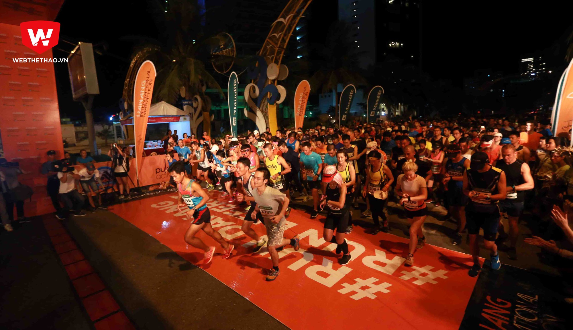 Ấn tượng Danang International Marathon xuất phát giữa màn đêm