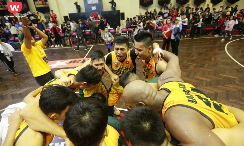 VBA Finals 2017: "Cá basa" Cantho Cafish tung tăng bơi lội giữa hang ổ T-Rex