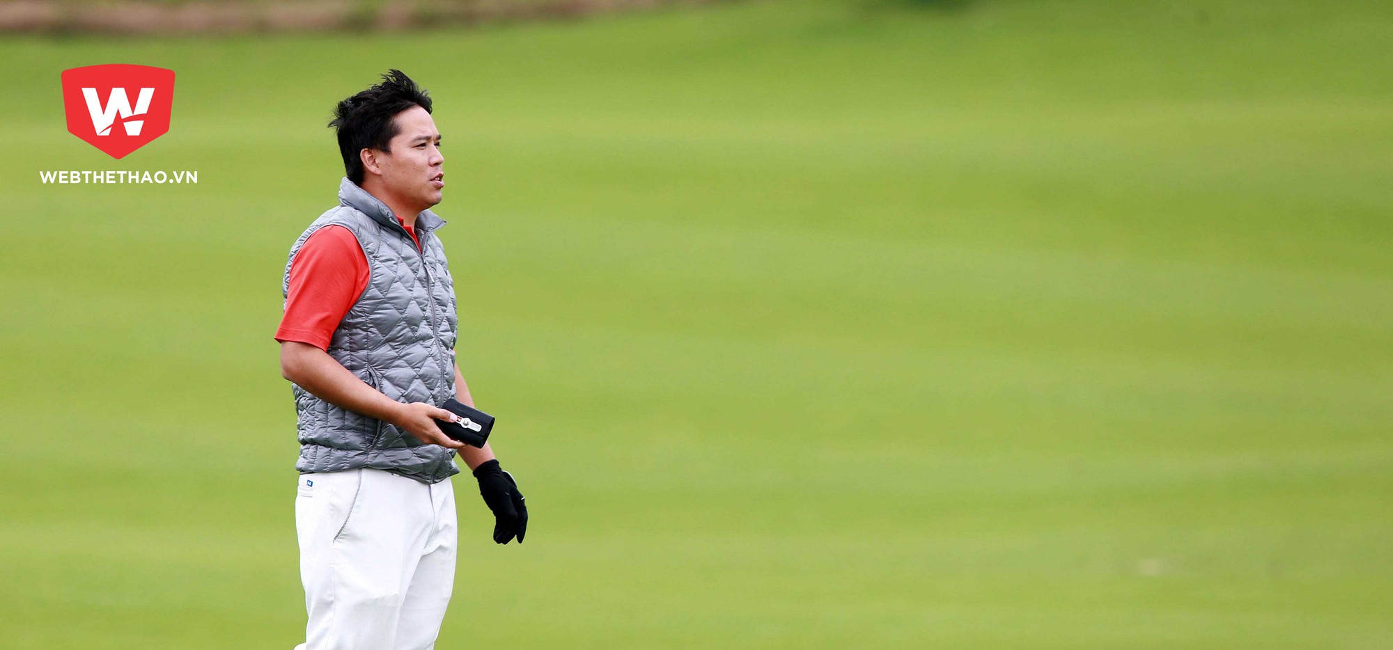 Chùm ảnh: Golfer chống chọi với thời tiết tại giải Faros