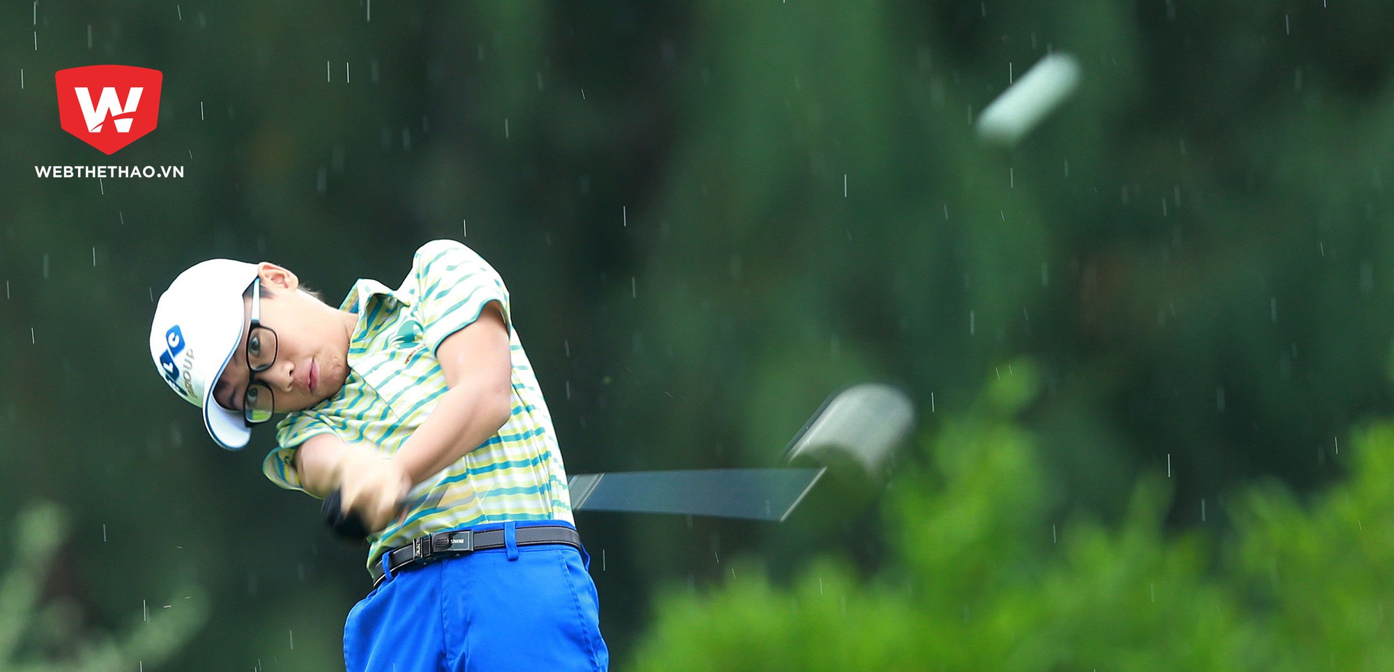Chùm ảnh: Golfer quần nhau dưới mưa tại FLC Golf Championship 2016