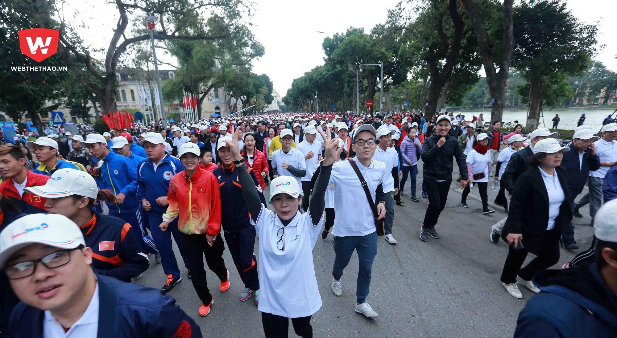 Chùm ảnh: Hàng triệu người tham gia ngày chạy Olympic