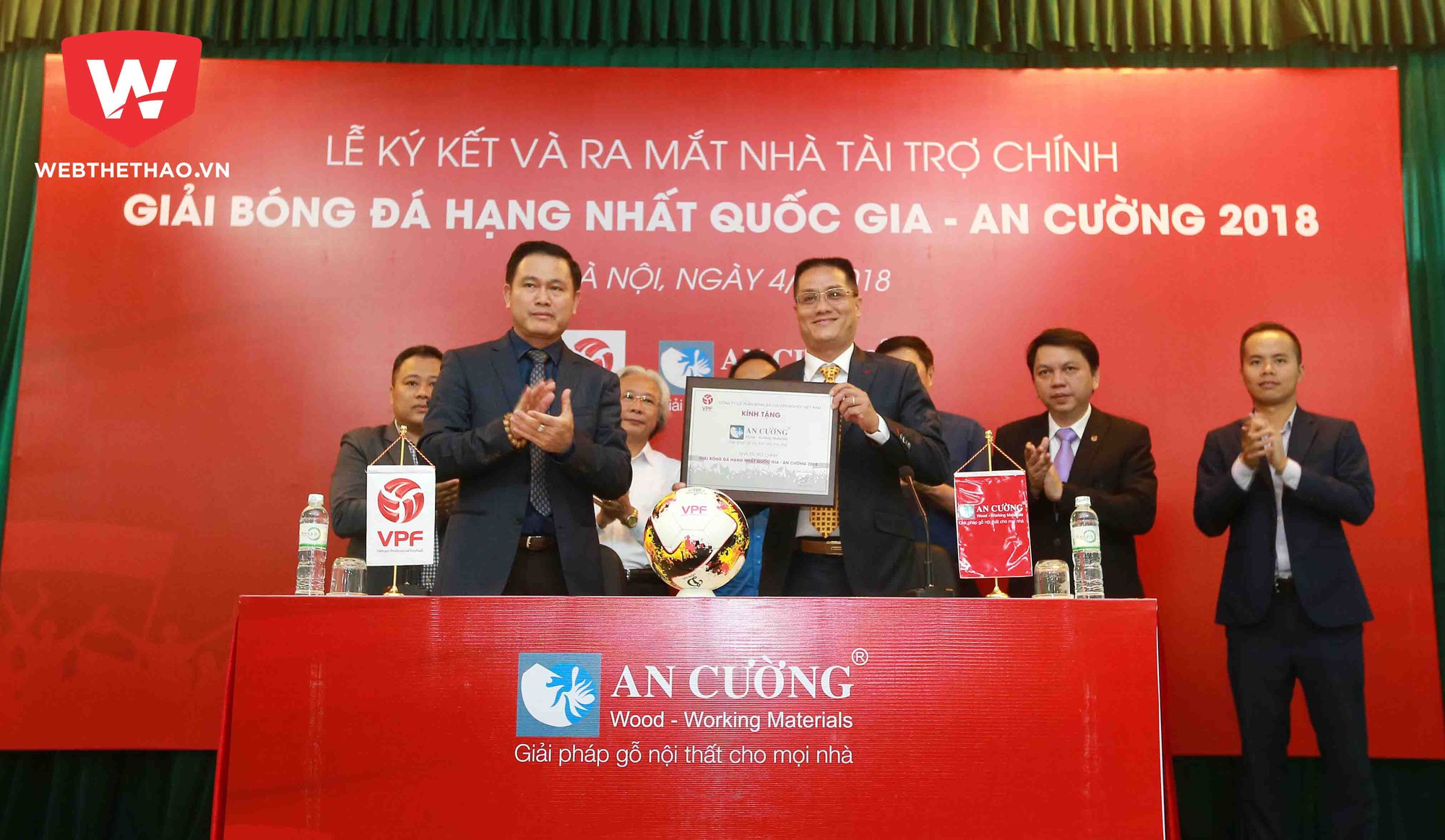 Giải bóng hạng Nhất quốc gia 2018 chính thức có nhà tài trợ mới