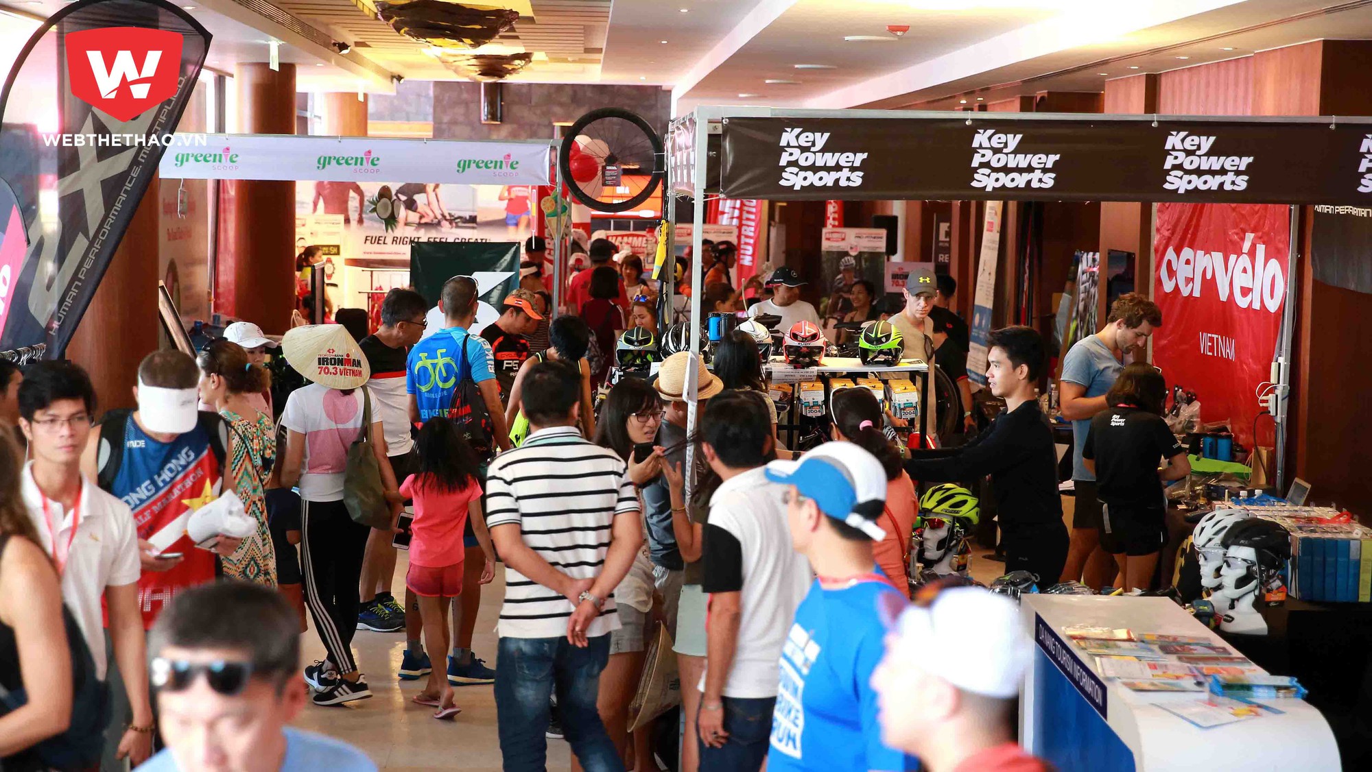 Hàng trăm triathlete nô nức "đi chợ" EXPO tại Ironman Vietnam 2018