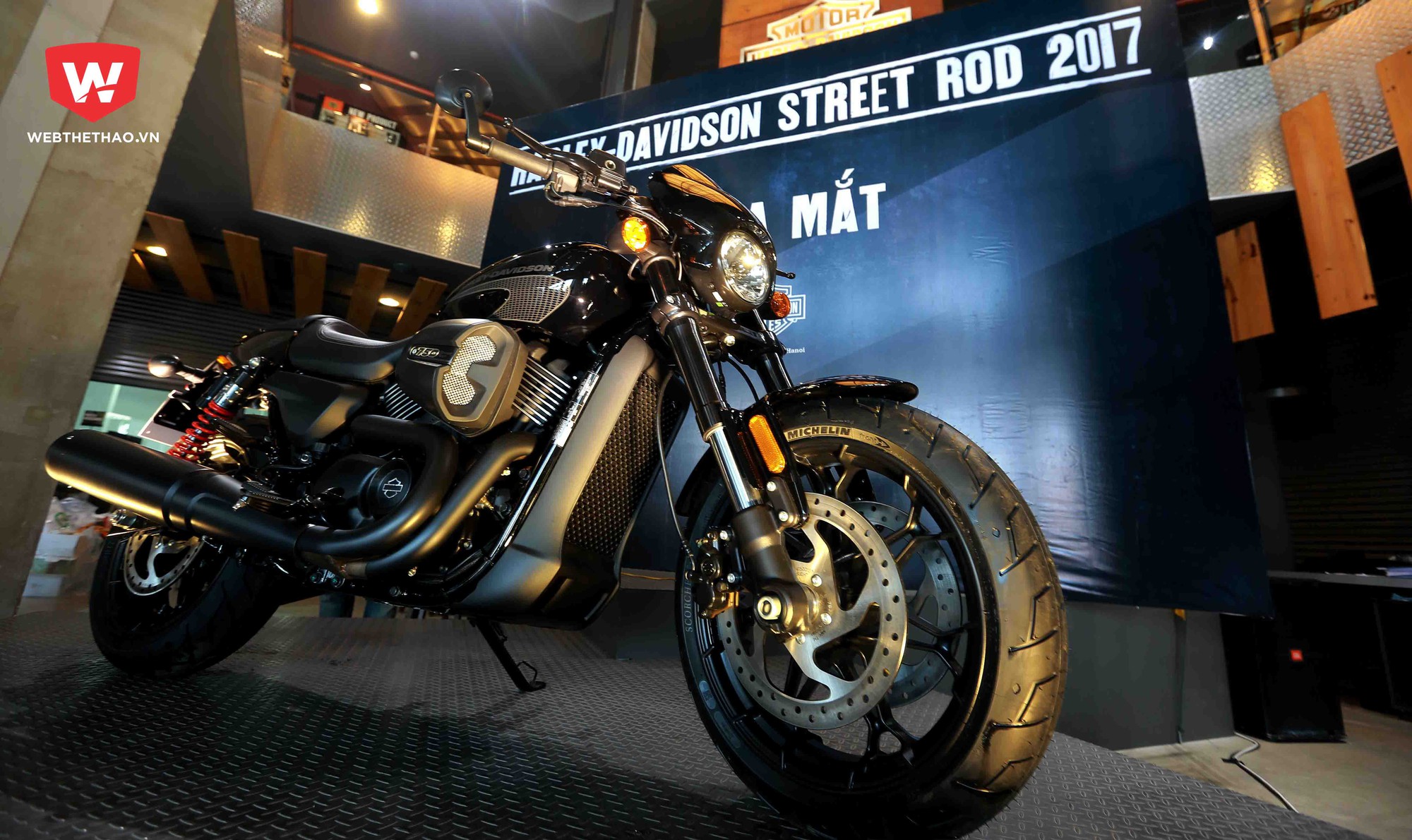 Harley-Davidson Street rod 2017 ra mắt dưới cái nóng 42 độC
