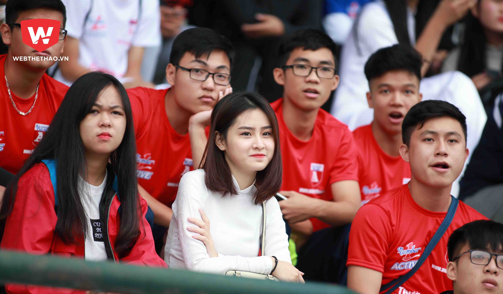 Nữ sinh đua nhau khoe sắc trong ngày hội bóng đá THPT Hà Nội
