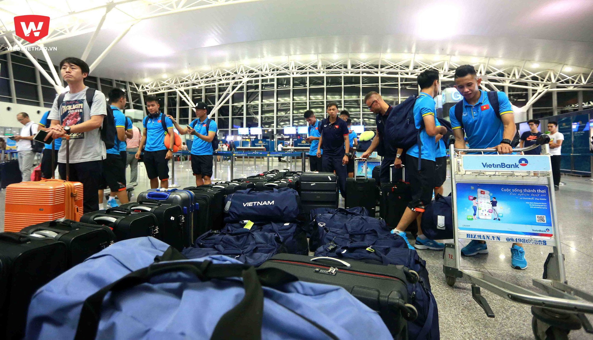 U22 VN mang 100 kiện hành lý đi tập huấn chuẩn bị SEA Games 29