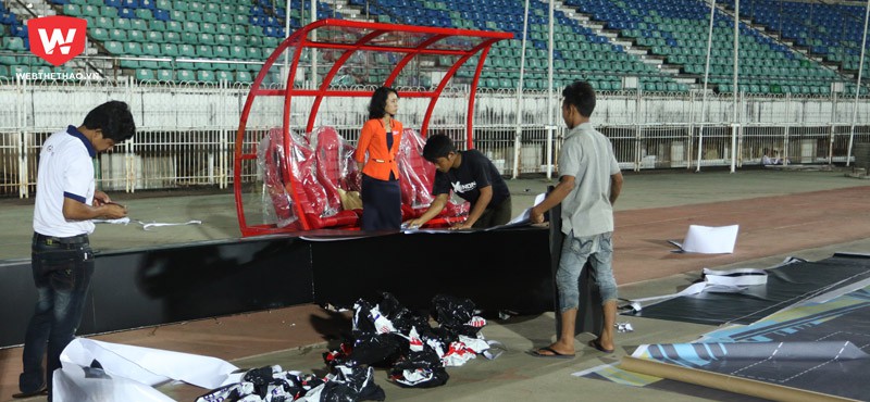 Sân Thuwunna gấp rút chuẩn bị cho AFF Cup chỉ 1 ngày trước giải