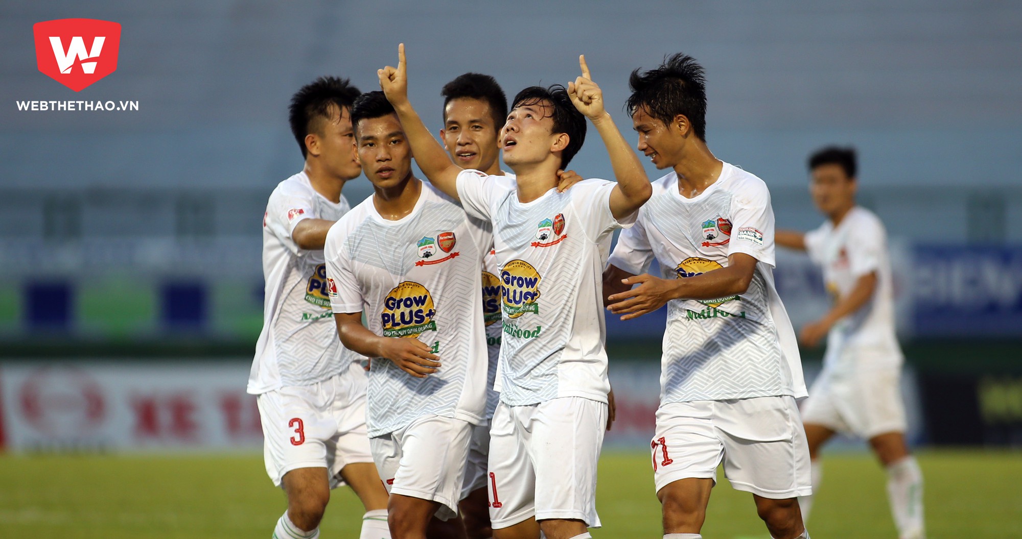 B.Bình Dương 0-1 HA.GL: HA.GL soán ngôi chủ nhà