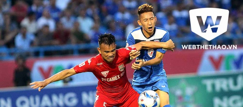 Ban trọng tài mổ băng trận T.Quảng Ninh - B.Bình Dương