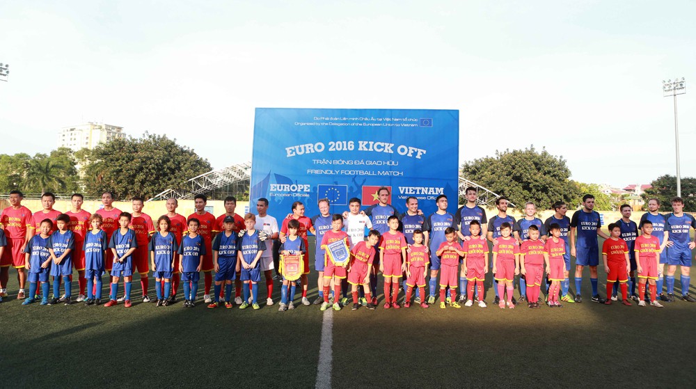 Chùm ảnh: Bộ Ngoại giao tổ chức trận giao hữu hưởng ứng EURO 2016