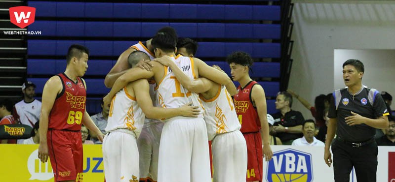 Knock-out phân định vé play-off VBA: "Rồng" rời hang trong bất an