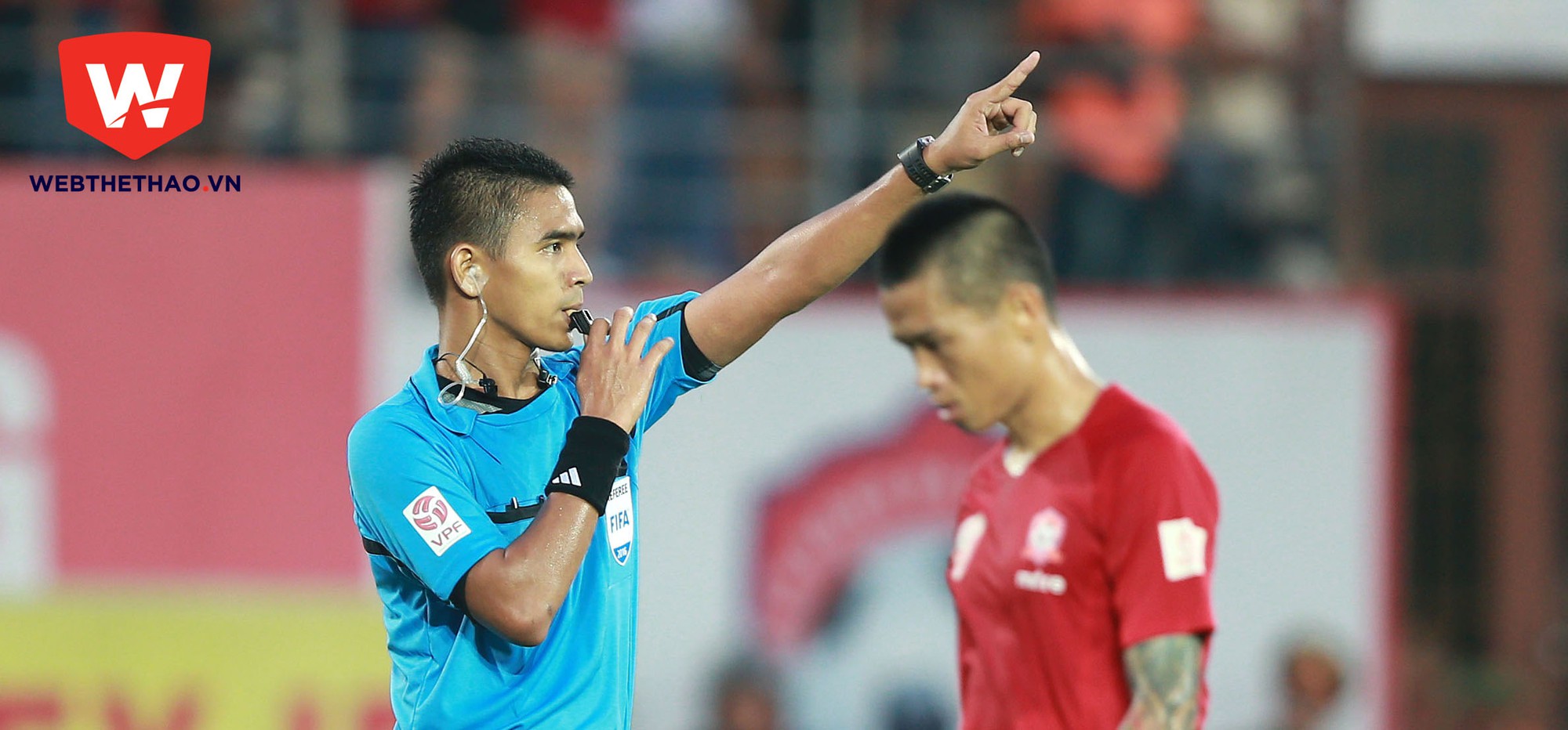 Trọng tài người Mã được khen khi cầm còi tại V.League