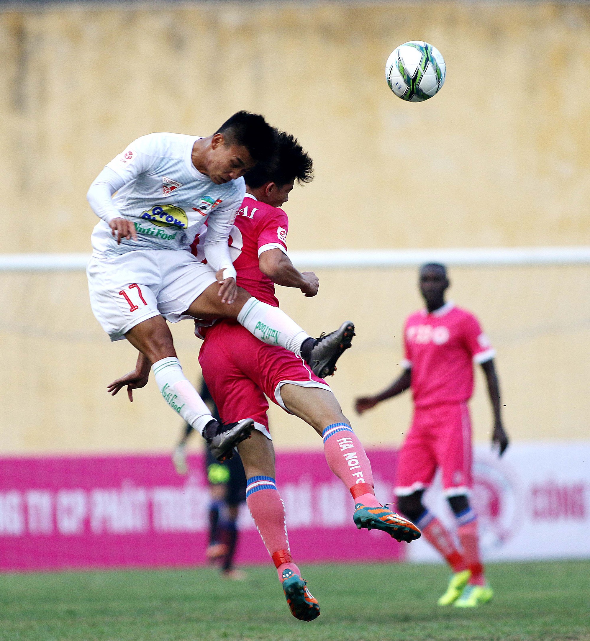 Nhìn lại 8 vòng của V.League 2016: Không chỉ HA.GL theo đuổi đá đẹp
