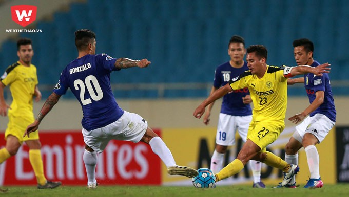 Hà Nội FC bị Ceres Negros cầm chân dù chơi với 4 "tây"