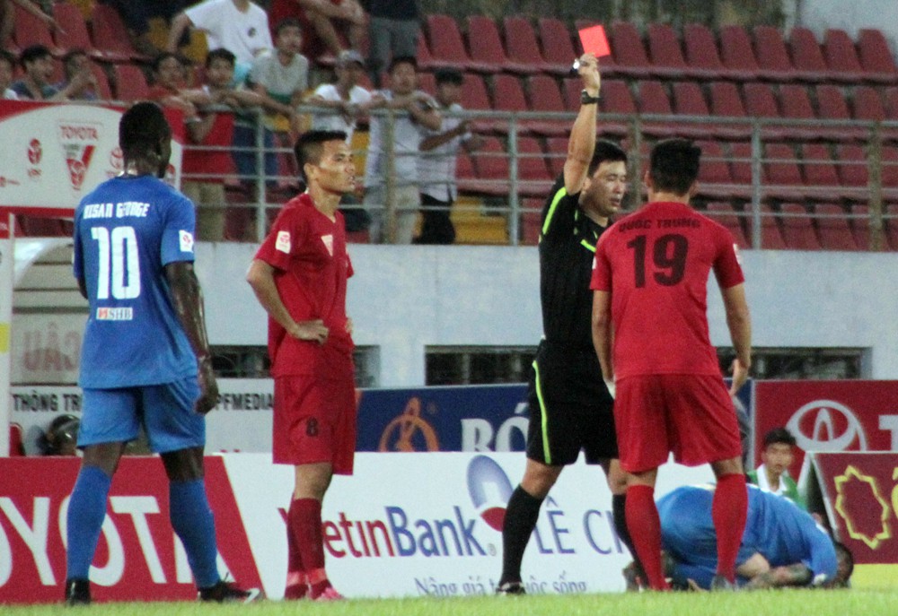 Thấy gì qua số lượng thẻ phạt sau vòng 7 V.League 2016