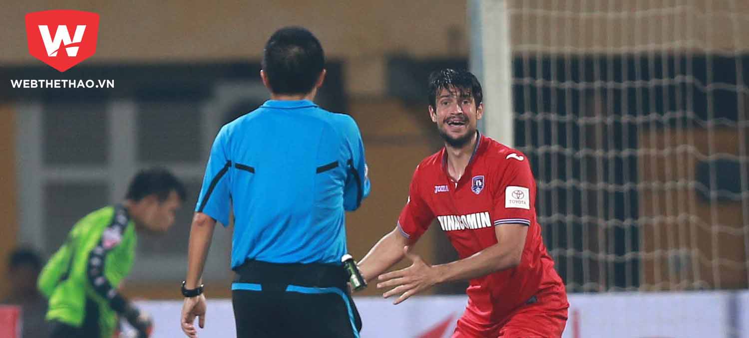 Video: Trọng tài từ chối quả penalty của T.Quảng Ninh
