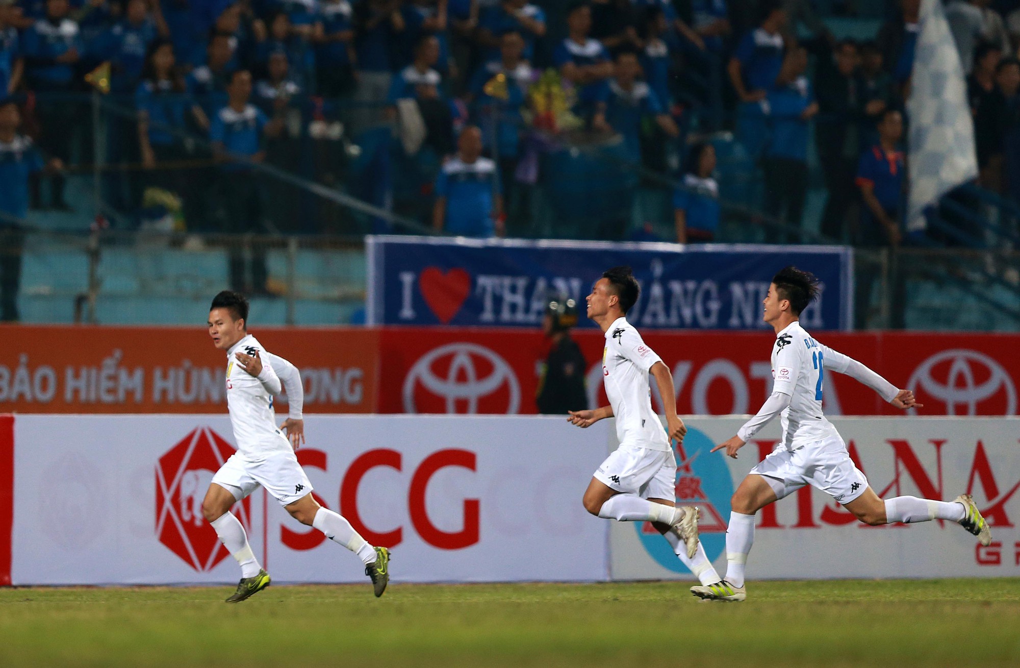 Vòng 5 V.League 2017: Chờ đợi Quang Hải đối đầu Đức Chinh