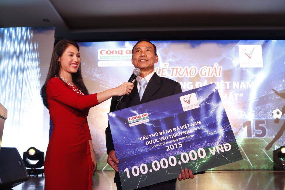 Công Phượng vượt trội ở giải cầu thủ VN được yêu thích nhất 2015