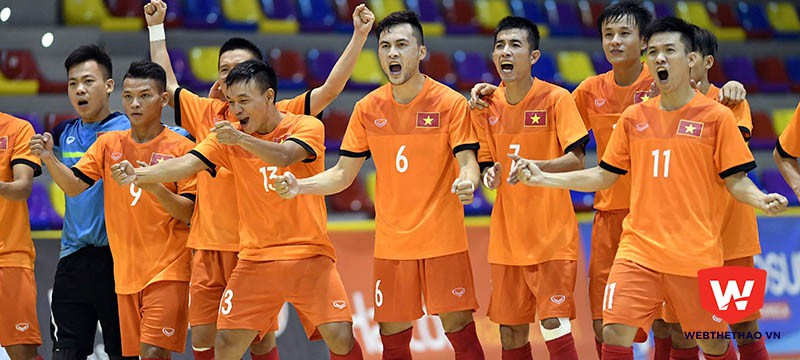 Futsal Việt Nam thắng CLB UMA (Malaga) 2-0 trên chấm luân lưu