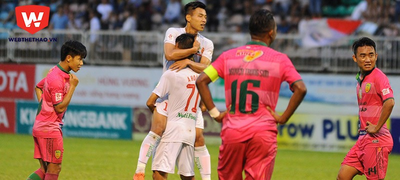 Vũ Văn Thanh lập cú đúp giúp HA.GL hạ gục Đồng Tháp 5-2