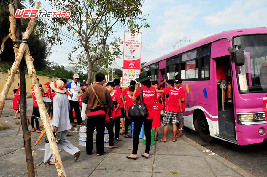 "Liều doping" cho thầy trò HLV Quang Sang trong chuyến hành quân lên phố Núi