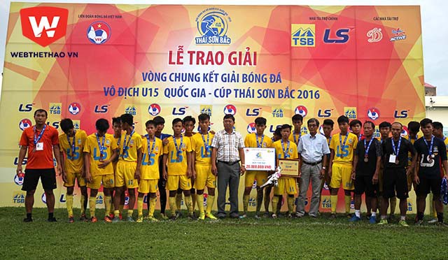 Khánh Hòa ngậm ngùi nhận giải đồng hạng 3 chung cuộc. Khánh Hòa ngậm ngùi nhận giải đồng hạng 3 chung cuộc.