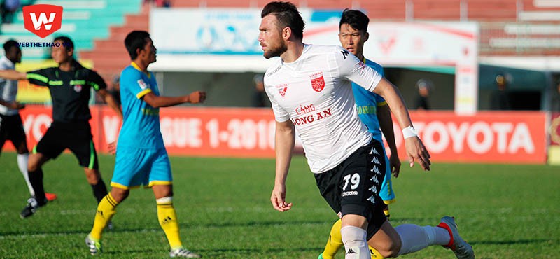 Tiền đạo Marko Simic: Từ hàng thải trở thành cứu tinh của Long An