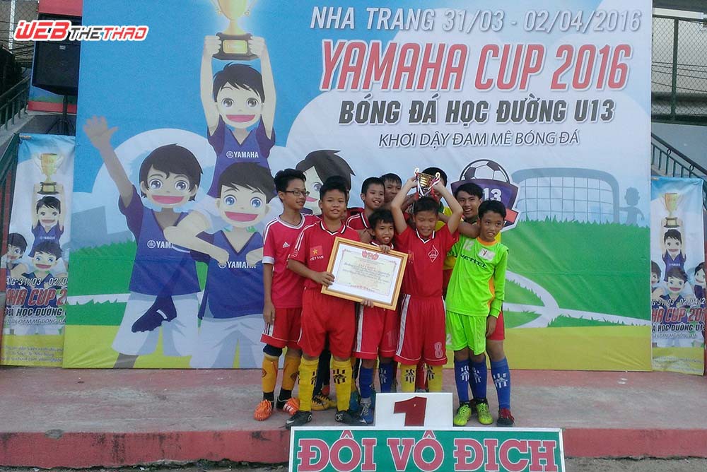THCS Mai Xu&acirc;n Thưởng v&ocirc; địch Festival b&oacute;ng đ&aacute; học đường U.13 Yamaha 2016 - VL tại Nha Trang. Ảnh: Hải Nguyễn.