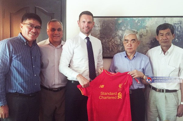 Chủ tịch VFF Lê Hùng Dũng tiếp xúc mời Liverpool sang Việt Nam