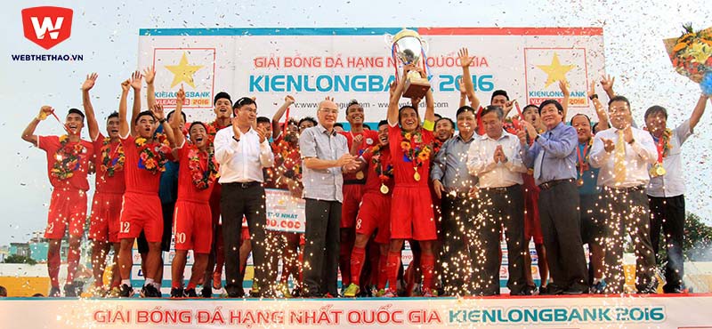 TP.HCM thắng Cà Mau 7-0 trong ngày nâng cúp vô địch hạng Nhất 2016