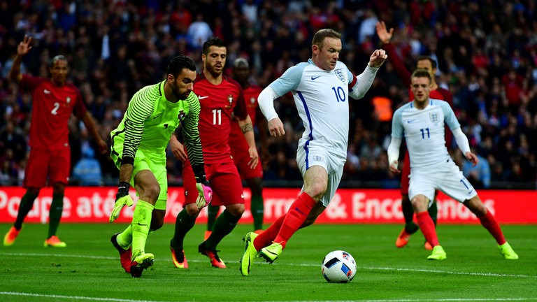 Rooney đang l&agrave; b&agrave;i to&aacute;n kh&oacute; cho Hodgson