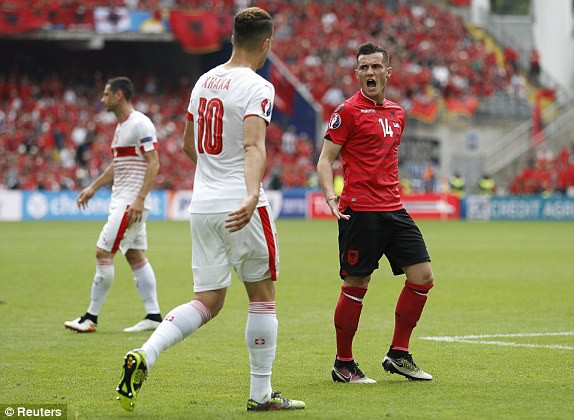 Bảng A, Albania 0-1 Thụy Sĩ: Anh em nhà Xhaka bị "cướp" sân