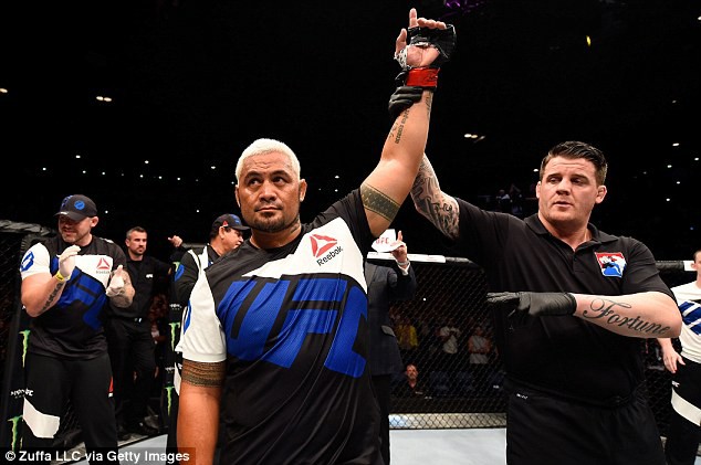Bảng xếp hạng UFC: Neil Magny và Mark Hunt thăng hạng