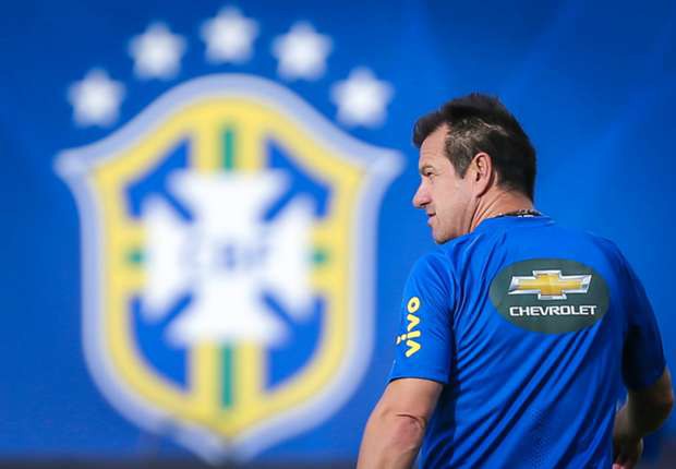 Dunga đi tìm sự cân bằng cho Brazil