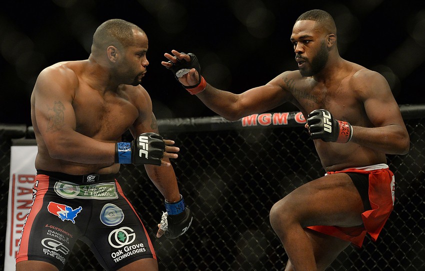 UFC 197: Jon Jones hay Cormier tỉnh táo hơn?