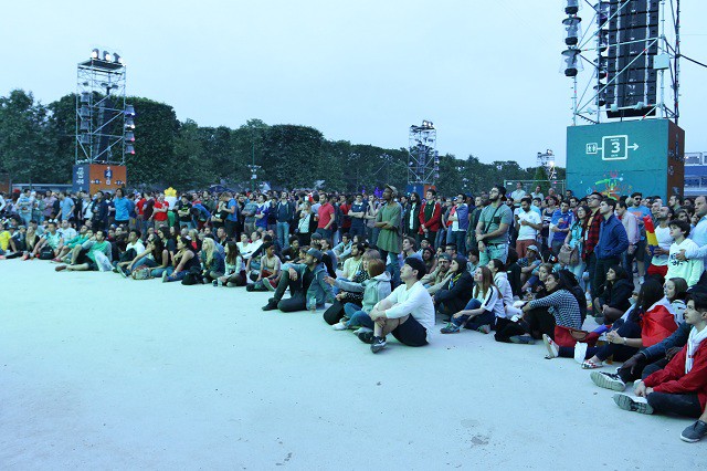 Tận hưởng kh&ocirc;ng kh&iacute; giữa chảo lửa Fanzone