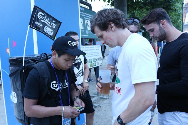 Tận hưởng kh&ocirc;ng kh&iacute; giữa chảo lửa Fanzone