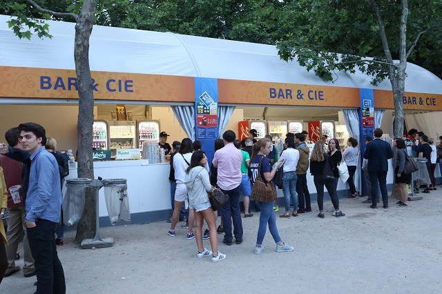 Tận hưởng kh&ocirc;ng kh&iacute; giữa chảo lửa Fanzone