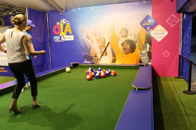 Tận hưởng kh&ocirc;ng kh&iacute; giữa chảo lửa Fanzone