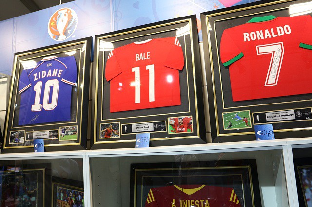 Tận hưởng kh&ocirc;ng kh&iacute; giữa chảo lửa Fanzone