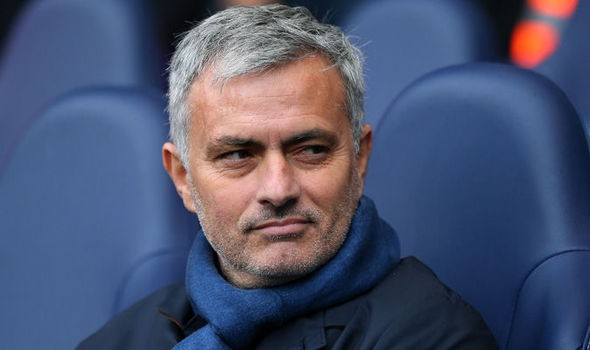 Báo chí BĐN tiết lộ chi tiết hợp đồng của Mourinho với M.U