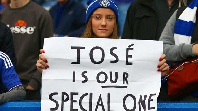 CĐV Chelsea chỉ mặt những "kẻ phản bội" Mourinho ngay trên sân