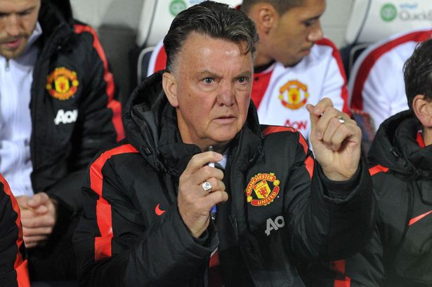 CĐV M.U thuê máy bay mang biểu ngữ đòi sa thải Van Gaal