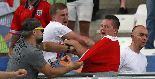 UEFA phạt tiền và "án treo" đối với ĐT Nga