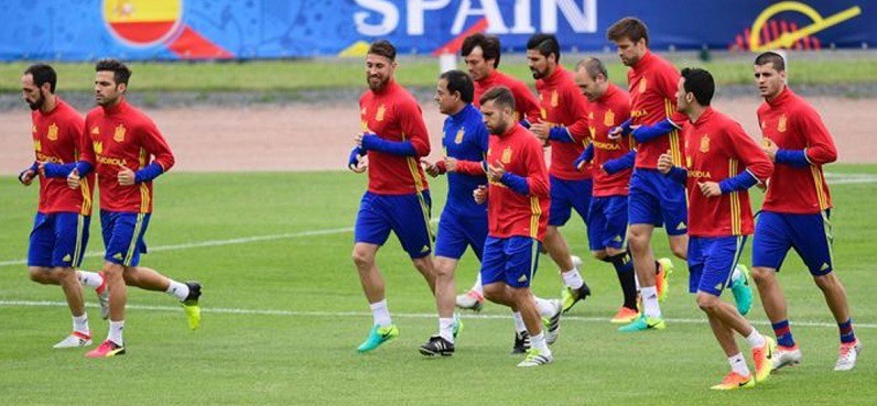 ĐT Tây Ban Nha thời Real Madrid lấn át Barcelona