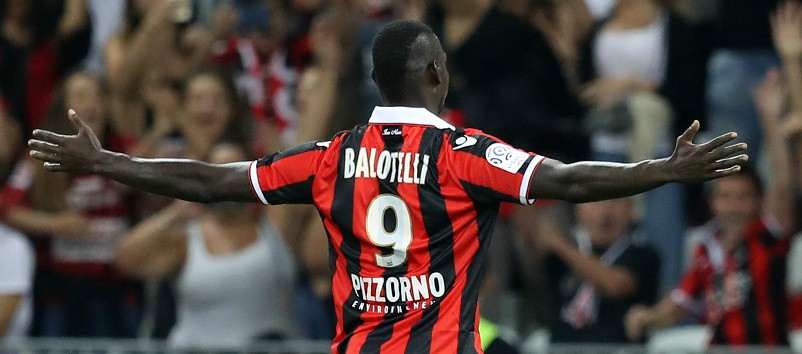 Hàng thải Balotelli ghi bàn "khủng" hơn Messi, Ronaldo