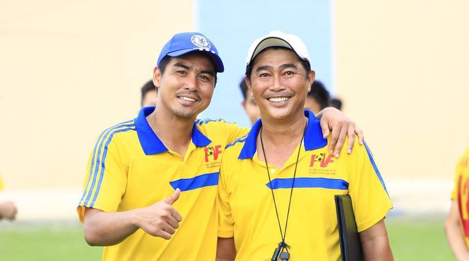 HLV Trần Minh Chiến ký hợp đồng với B.Bình Dương